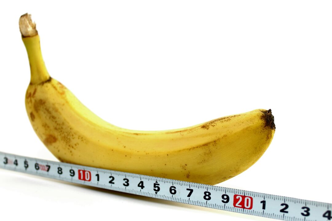 De grootte van de penis op het voorbeeld van een banaan